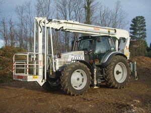 cesta elevadora montada en tractor 1