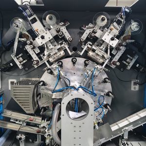 máquina de dorado en caliente con alimentación automática 1