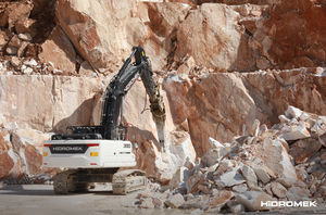excavadora intermedia