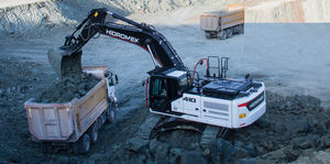 excavadora intermedia