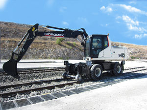 excavadora intermedia