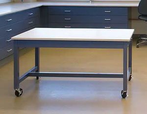 mesa de trabajo de laboratorio