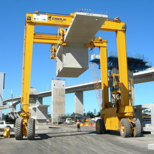 carretilla elevadora de tipo straddle (horcaja) para vigas prefabricadas de hormigón 1