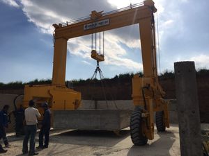 carretilla elevadora de tipo straddle (horcaja) para vigas prefabricadas de hormigón 1