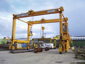 carretilla elevadora de tipo straddle (horcaja) con neumáticos 1