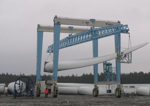 carretilla elevadora de tipo straddle (horcaja) de manipulación de equipos para aerogeneradores 1