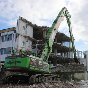 excavadora de grandes dimensiones