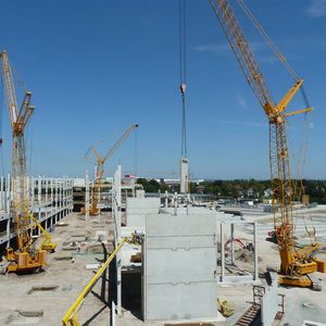 grúa con orugas / en celosía / para obra de construcción / de elevación