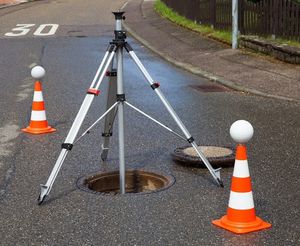 trípode para orificio de acceso