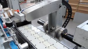 máquina de inserción servocontrolada