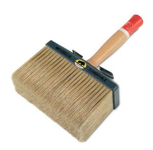 pincel con mango de madera