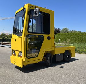 camión con plataforma eléctrica
