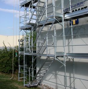 torre de andamio de fachada 1