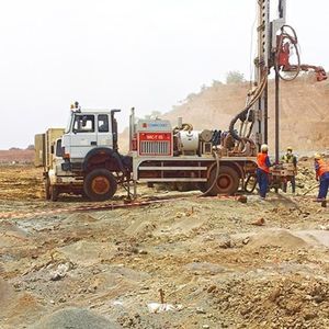 perforadora montada en camión