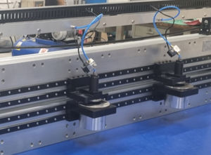 máquina perforadora para films de plástico 1