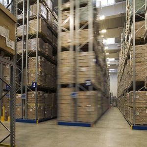 sistema de estanterías para depósito de almacenamiento