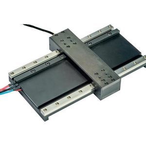 motor lineal con núcleo de hierro
