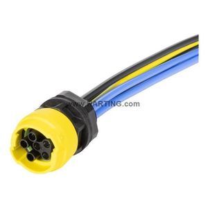 tapa de conector montada en panel 1