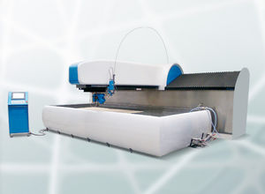 máquina de corte con chorro de agua