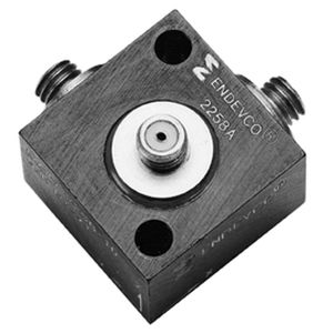 acelerómetro triaxial / piezoeléctrico / con electrónica integrada