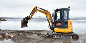 excavadora intermedia