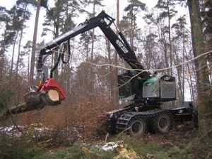 cosechadora forestal con orugas