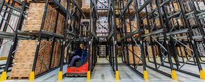 sistema de estanterías para depósito de almacenamiento