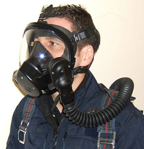casco con respirador