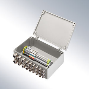 caja montada en superficie