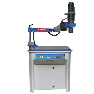 máquina de roscar con brazo articulado
