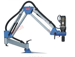 máquina de roscado con brazo articulado