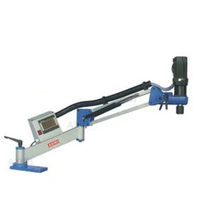 máquina de roscado con brazo articulado