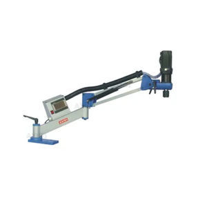 máquina de roscado con brazo articulado