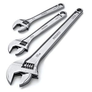 llave inglesa de acero