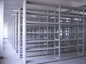 sistema de estanterías para depósito de almacenamiento 1