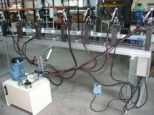 punzonadora automática / hidráulica / para chapa metálica