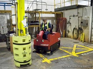 barredora con operador a bordo / eléctrica de batería / compacta