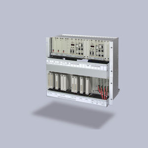 autómata programable PLC en riel DIN