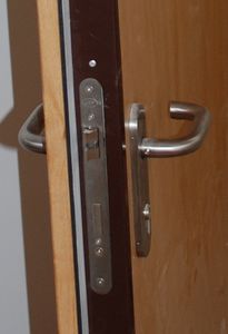puerta acústica