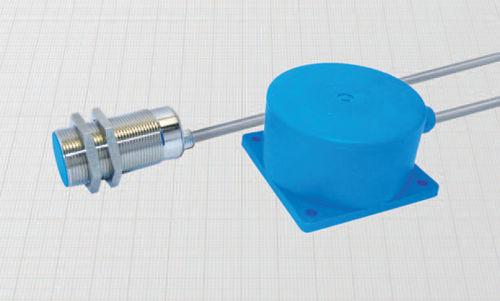 Sensor de proximidad inductivo - DCAL30/4609  - BDC ELECTRONIC S.r.l. - cilíndrico / M30 / analógico