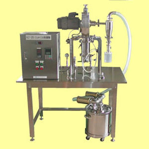 Molino para cerámica - Kurimoto Ltd. - vertical / compacto / para la industria farmacéutica