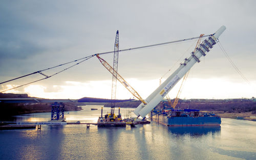 Grúa sobre barcaza - Sarens Group - para aplicaciones marinas / de elevación / de transporte