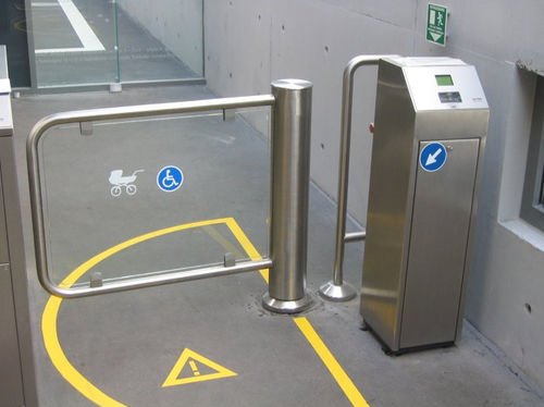 Portón motorizado - Ikarus Baden - Karl Gotschlich GesmbH - para control de acceso / de vidrio acrílico