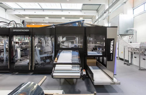 Máquina apiladora para transporte - SPEEDSTACKER  - Kiefel GmbH - de cinta transportadora / enteramente automática / modulable