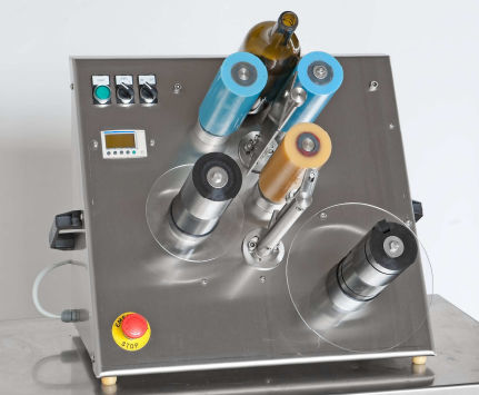 Etiquetadora semiautomática - Rizzolio s.r.l - para botellas / para aplicación en el lateral del producto / para la industria alimentaria