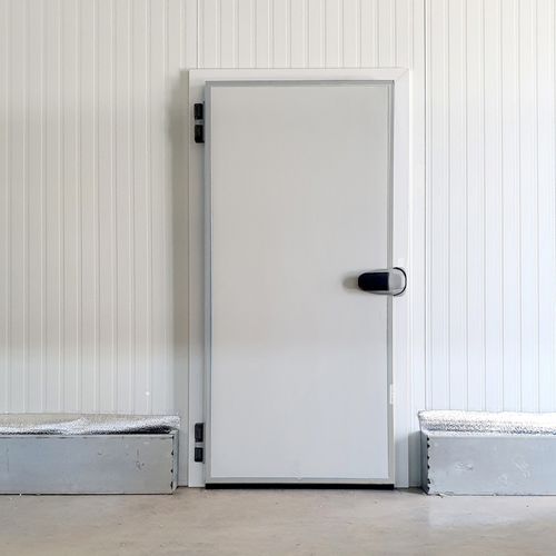 Puerta para cámara frigorífica - Infraca - con bisagra / pivotante / de acero