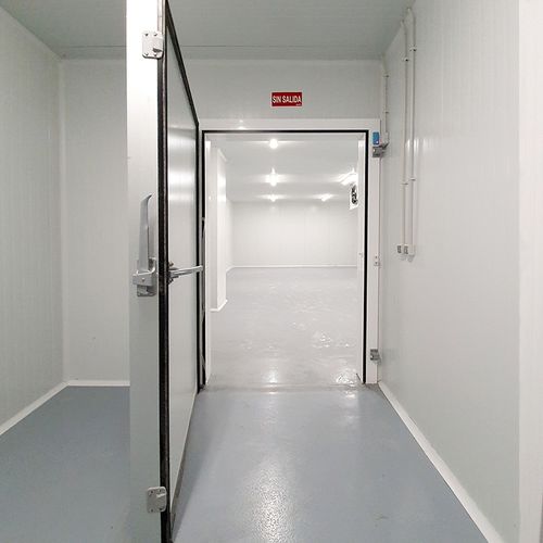 Puerta industrial - Infraca - con bisagra / de acero / de aluminio anodizado