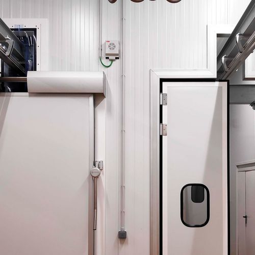 Puerta corredera - Infraca - con bisagra / para interior / para cámara frigorífica