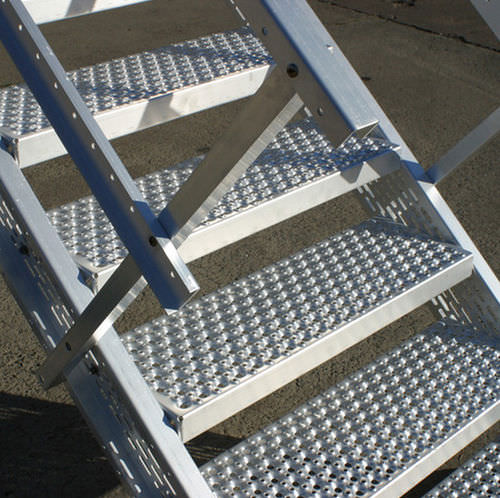 Escalera fija recta - Graepel - de aluminio