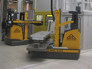 Carro de manipulación - WG Mobile AGV - AGAB Pressautomation AB - de metal / de moldes